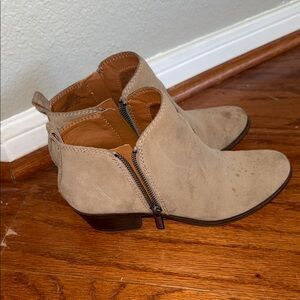 Women’s size 7 LUCKY BRAND Tan Suede Ankle Boots